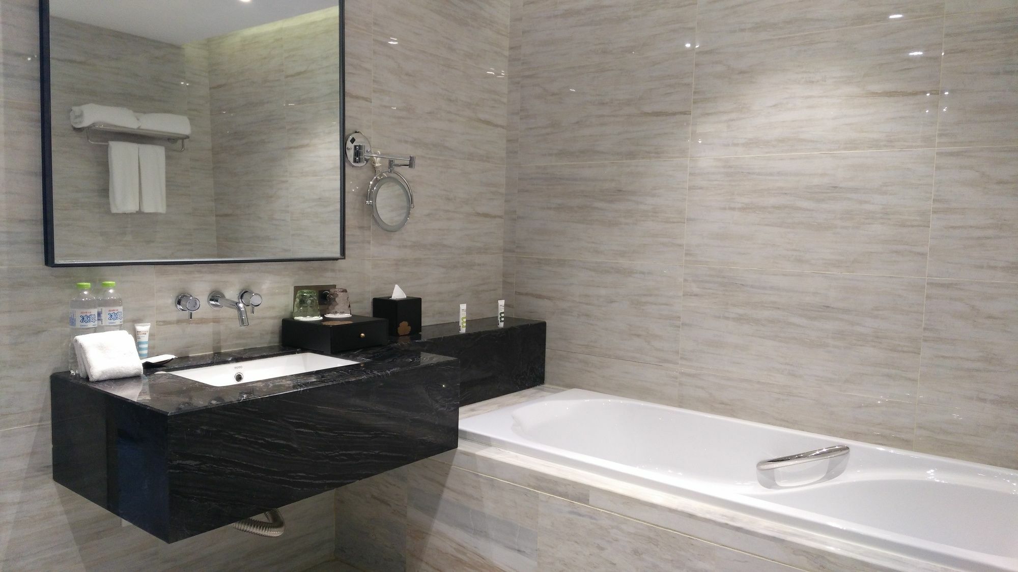 Hilton Garden Inn Wuhan Hankou Extérieur photo
